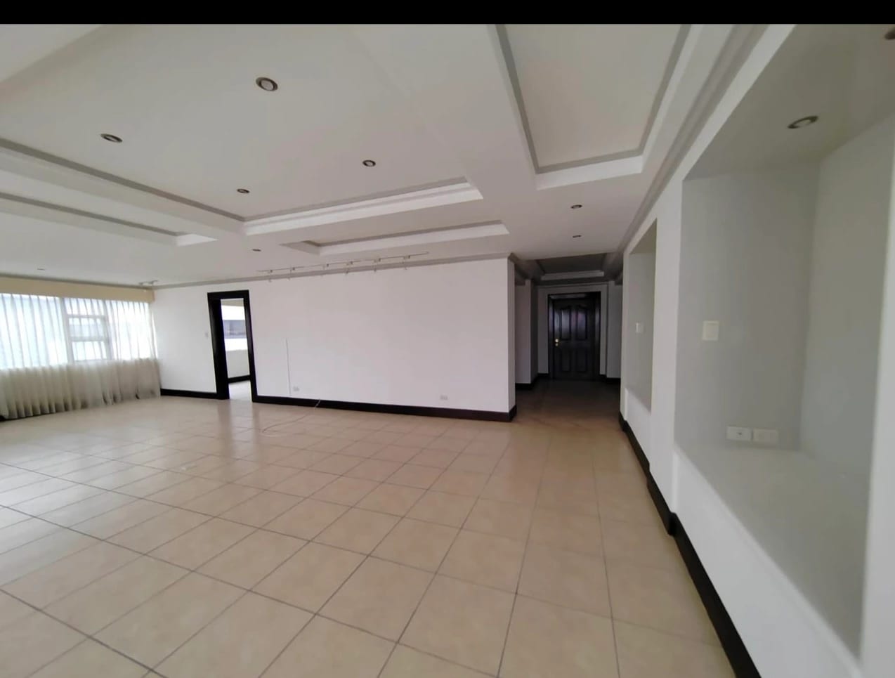 Apartamento amplio en zona 14 — Apartamento en Alquiler en Zona 14, Guatemala, Ciudad — foto 2 de 12