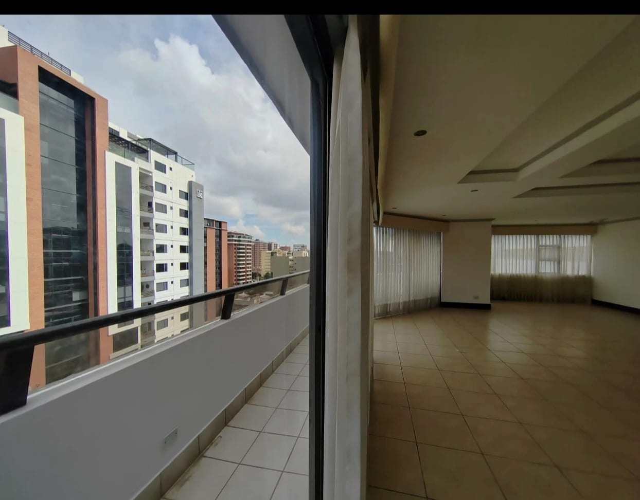 Apartamento amplio en zona 14 — Apartamento en Alquiler en Zona 14, Guatemala, Ciudad — foto 8 de 12