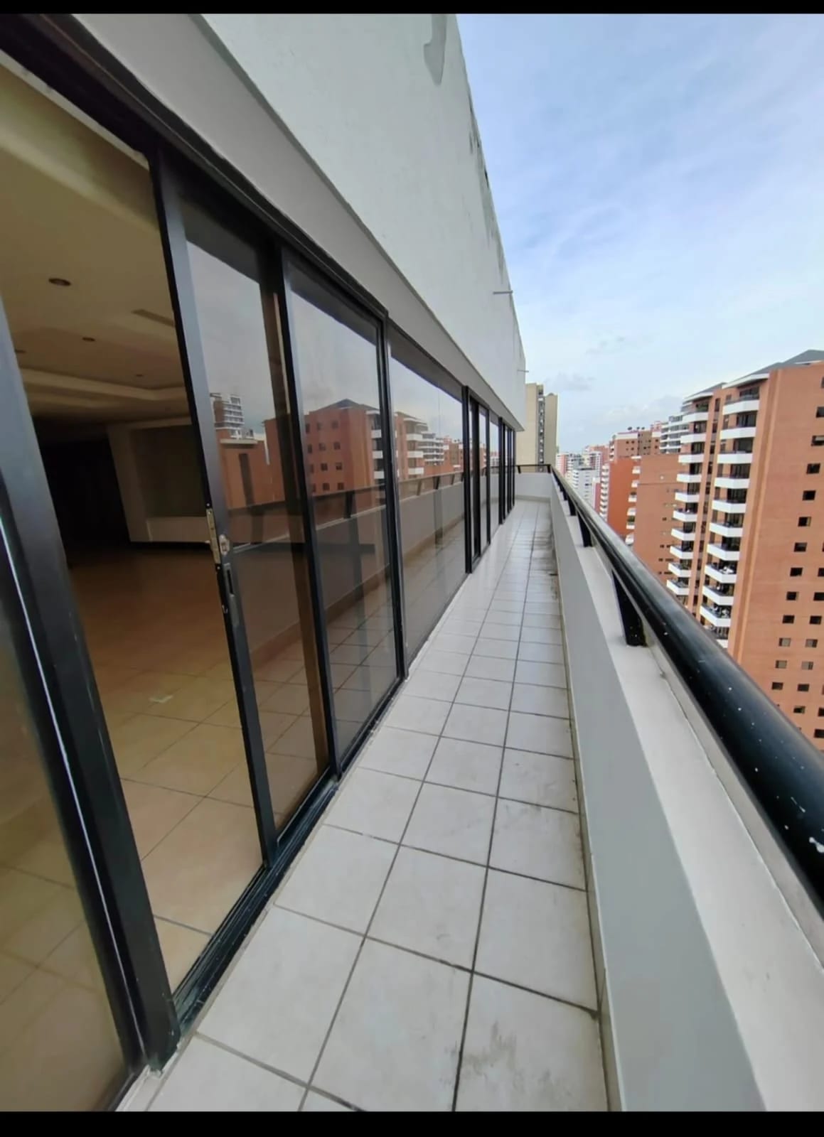 Apartamento amplio en zona 14 — Apartamento en Alquiler en Zona 14, Guatemala, Ciudad — foto 4 de 12