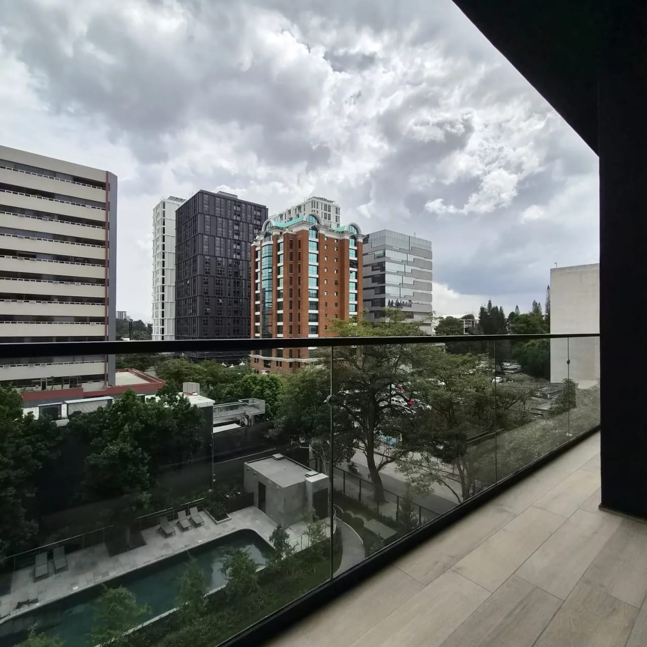 Apartamento en renta en zona 10 — Apartamento en Alquiler en Zona 10, Guatemala, Ciudad — foto 1 de 7
