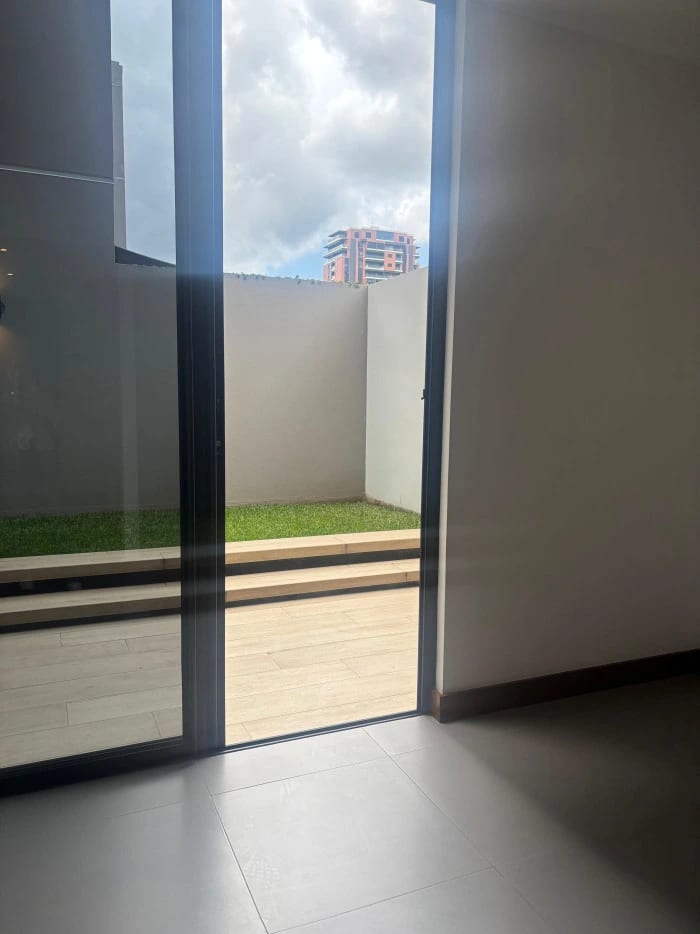 Apartamento con jardín en venta en zona 13 — Apartamento en Venta en Zona 13, Guatemala, Ciudad — foto 6 de 10