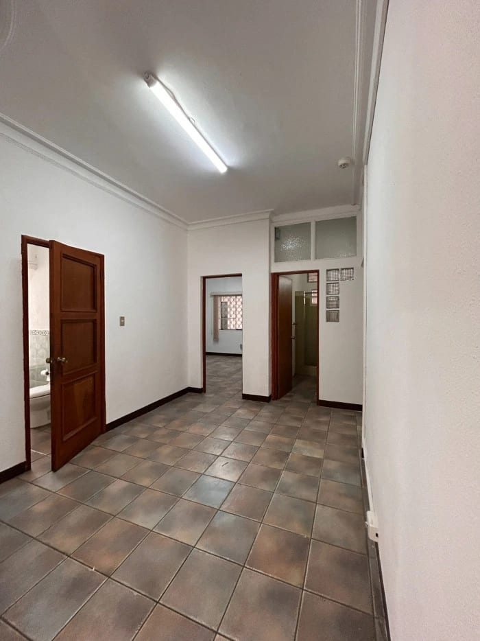 Casa para oficinas en zona 10 — Oficina en Alquiler en Zona 10, Guatemala, Ciudad — foto 2 de 12