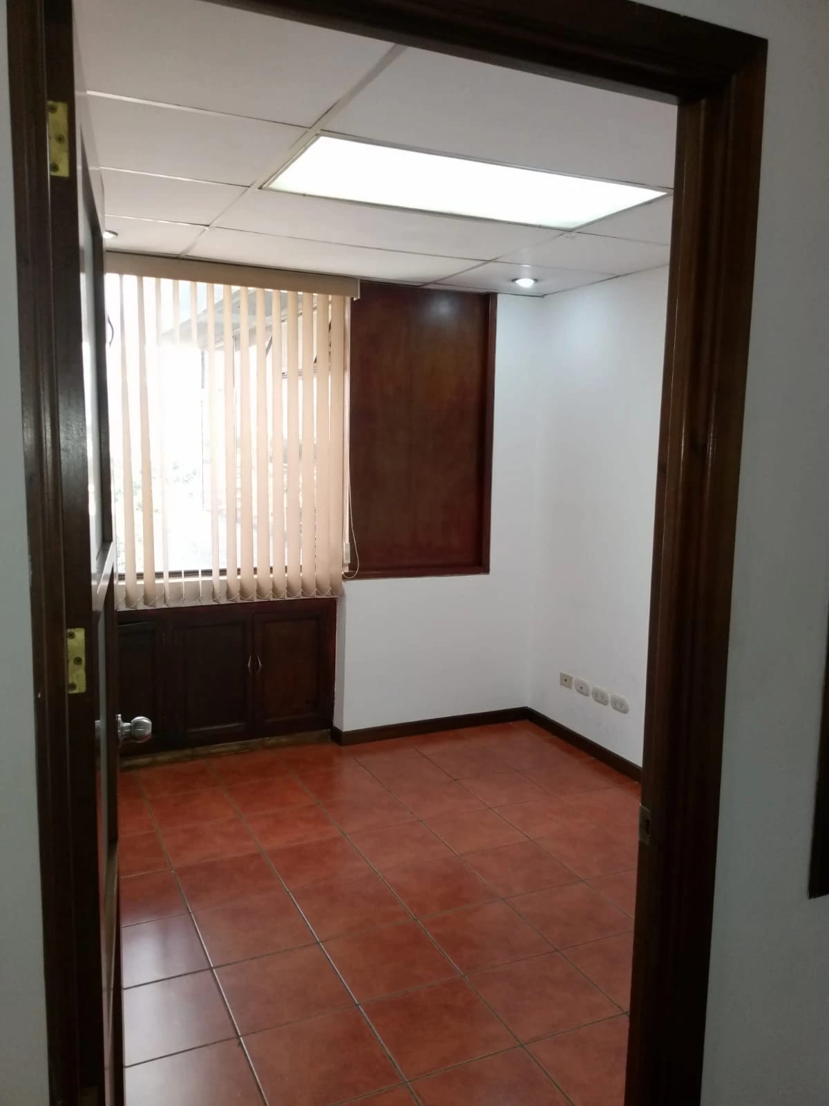 Oficina en renta en zona 10 — Oficina en Alquiler en Zona 10, Guatemala, Ciudad — foto 2 de 9