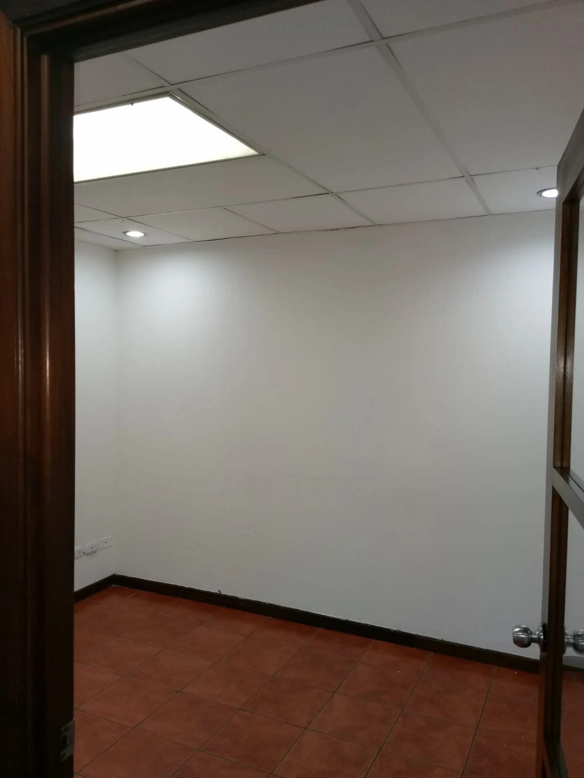 Oficina en renta en zona 10 — Oficina en Alquiler en Zona 10, Guatemala, Ciudad — foto 4 de 9
