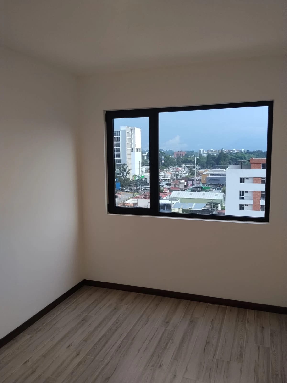 Apartamento en renta en zona 10 — Apartamento en Alquiler en Zona 10, Guatemala, Ciudad — foto 2 de 10