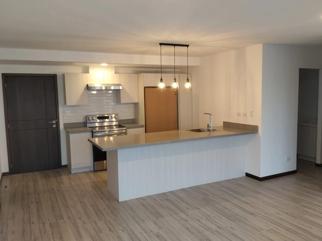 Apartamento en renta en zona 10 — Apartamento en Alquiler en Zona 10, Guatemala, Ciudad — foto 1 de 10