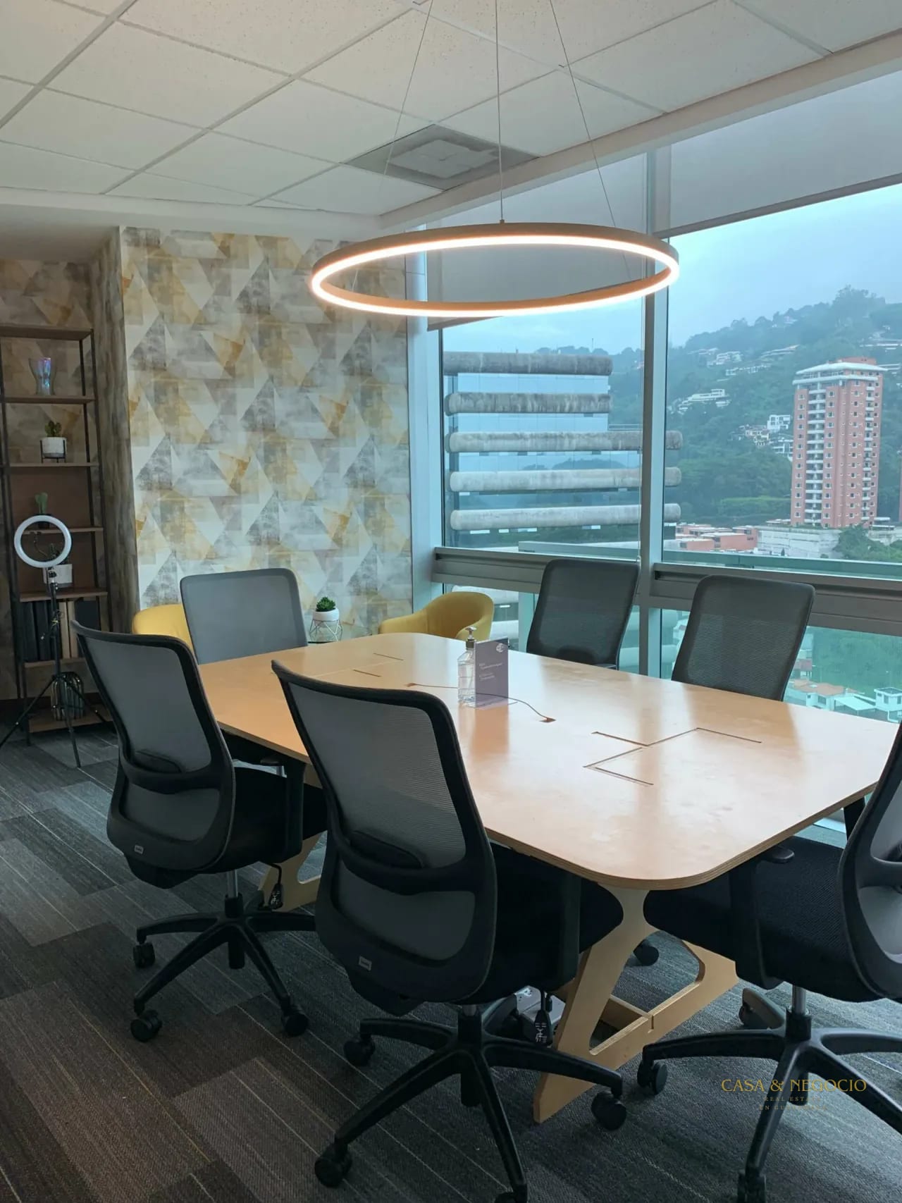 Oficina Corporativa en Venta | Zona 15 - Image 2