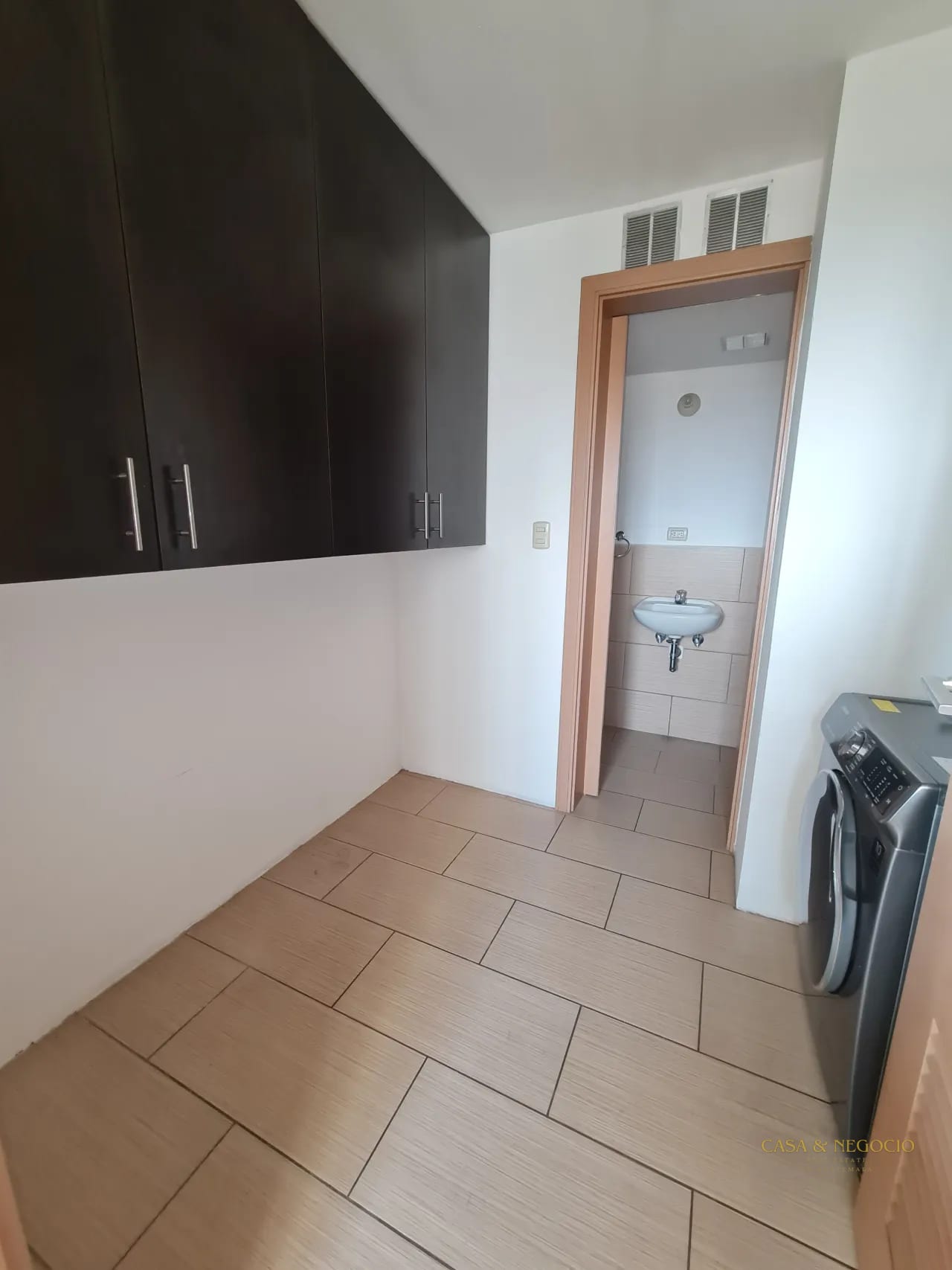 Apartamento en Alquiler en Zona 14 Sector La Villa de 3 Habitaciones — Apartamento en Alquiler en Zona 14, Guatemala, Ciudad — foto 4 de 12