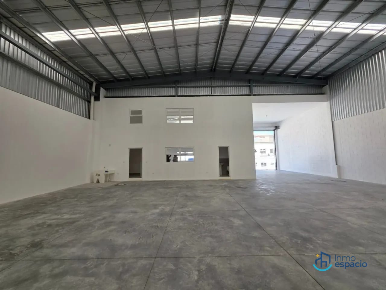 Bodega en renta ubicada en Las Tunas, El Naranjo — Bodega / Ofibodega en Alquiler en encinos del naranjo, Zona 4 Mixco, Guatemala, Ciudad — foto 1 de 17