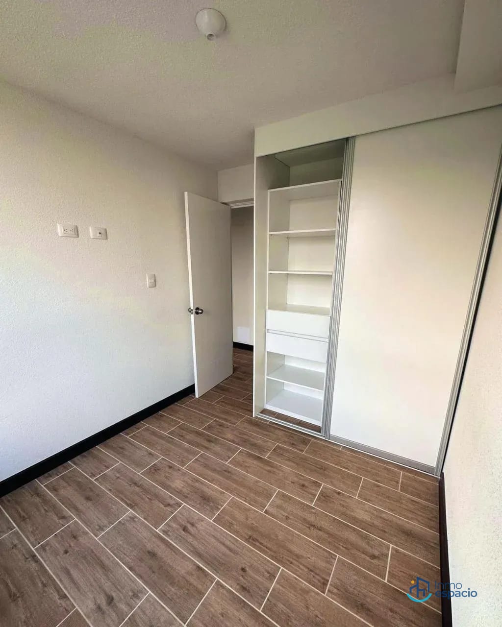 🏢 APARTAMENTO EN ALQUILER – EDIFICIO ALAIA, ZONA 5 VILLA NUEVA — Apartamento en Alquiler en Zona 5, Guatemala, Ciudad — foto 3 de 17