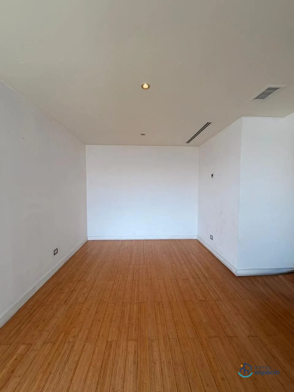 🏢 APARTAMENTO EN VENTA O ALQUILER – EDIFICIO ATRIUM, ZONA 10 — Apartamento en Venta en Atrium, Zona 10, Guatemala, Ciudad — foto 5 de 14