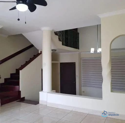 🏡 CASA EN VENTA – SAN CRISTÓBAL — Casa en Venta en Prados de San Cristóbal, Zona 8 Mixco, Guatemala, Ciudad — foto 6 de 13
