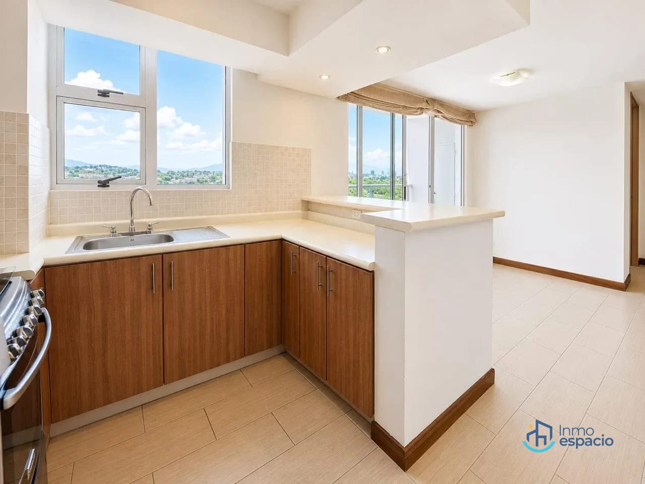 Apartamento en renta en Zona 14 — Apartamento en Alquiler en La Villa, Zona 14, Guatemala, Ciudad — foto 3 de 12