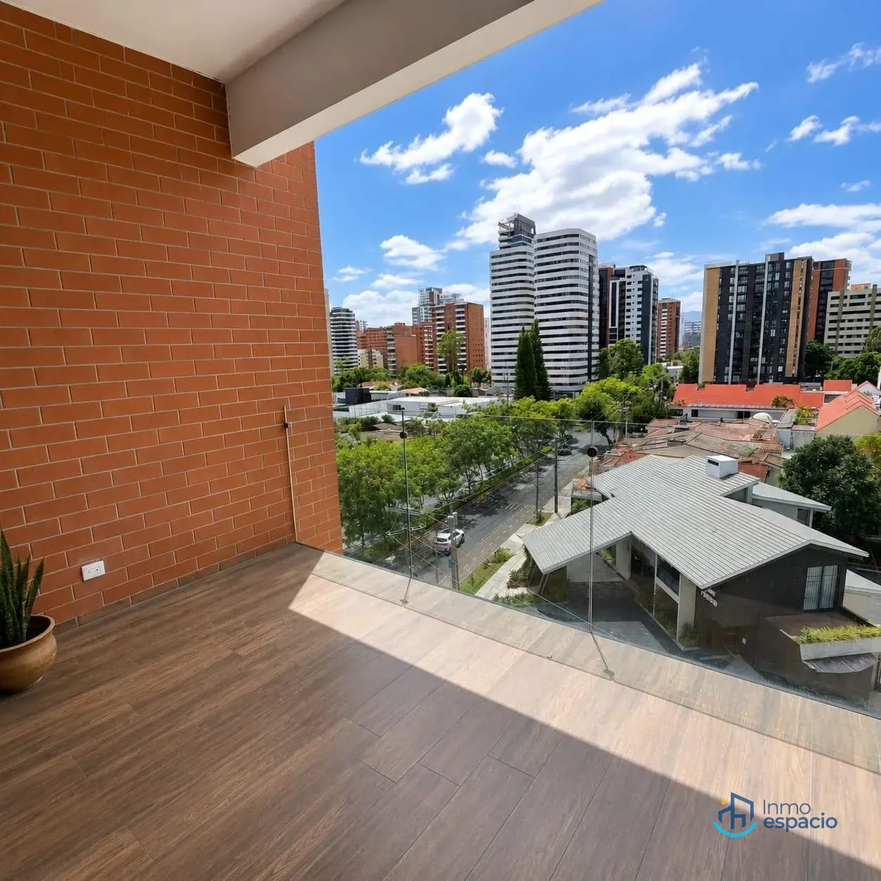 Apartamento en renta en Zona 14 — Apartamento en Alquiler en Casa Cañada, Zona 14, Guatemala, Ciudad — foto 2 de 14
