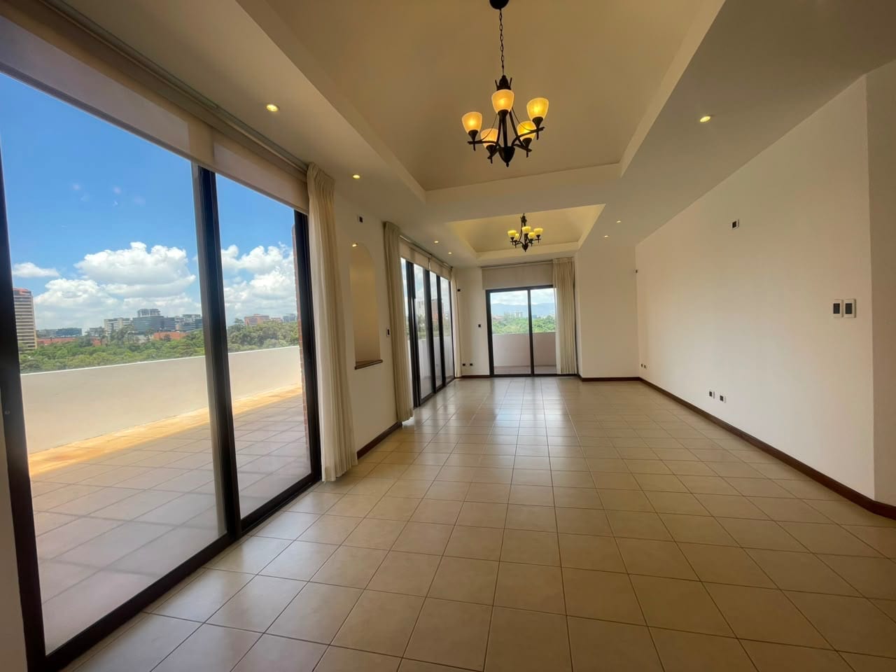 🌅🏡 Apartamento en Zona 15 con amplia terraza y vista panorámica ✨ — Apartamento en Venta en Zona 15, Guatemala, Ciudad — foto 1 de 9