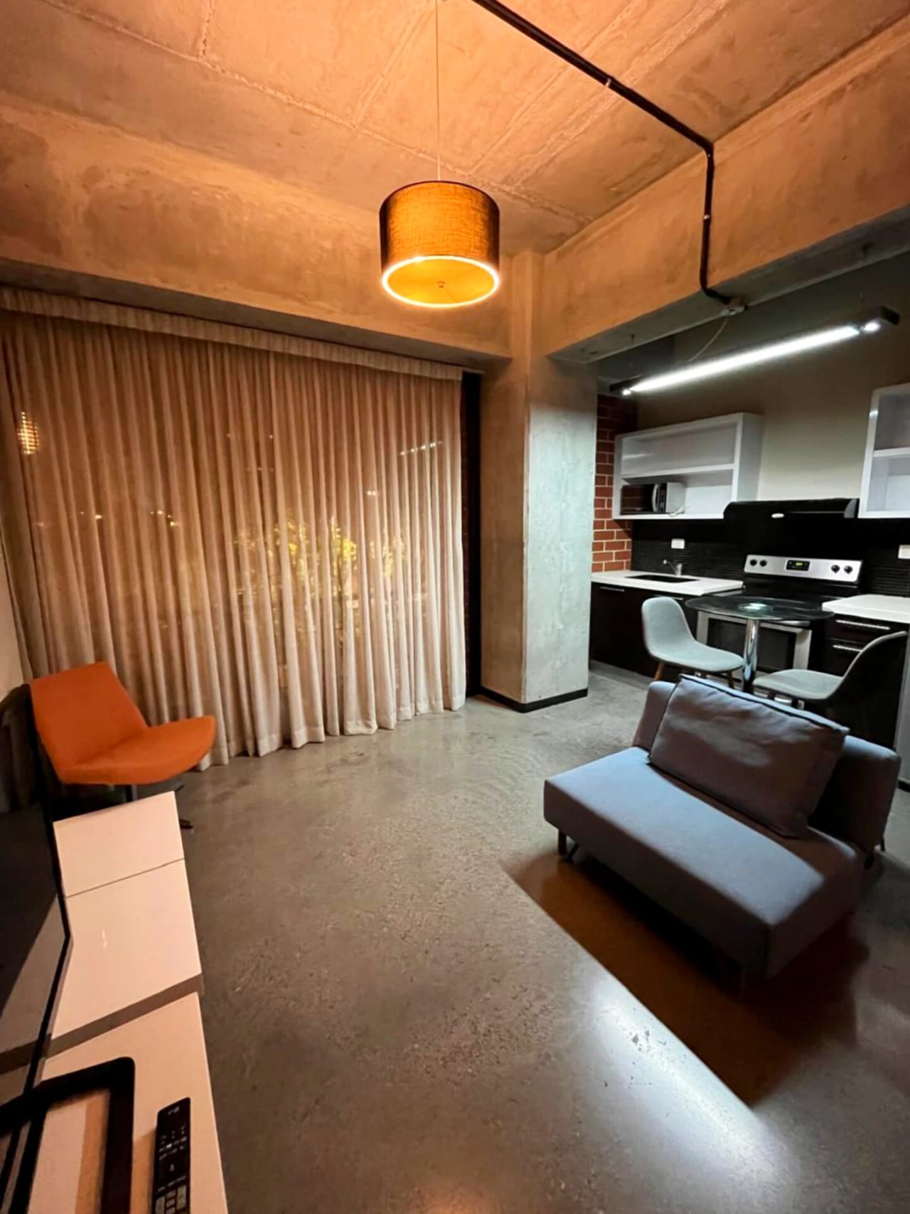 Edificio Cuatro36 4 en 4 grados norte z4 1 habitación amueblado — Apartamento en Alquiler en Cuatro 36, Zona 4, Guatemala, Ciudad — foto 1 de 6