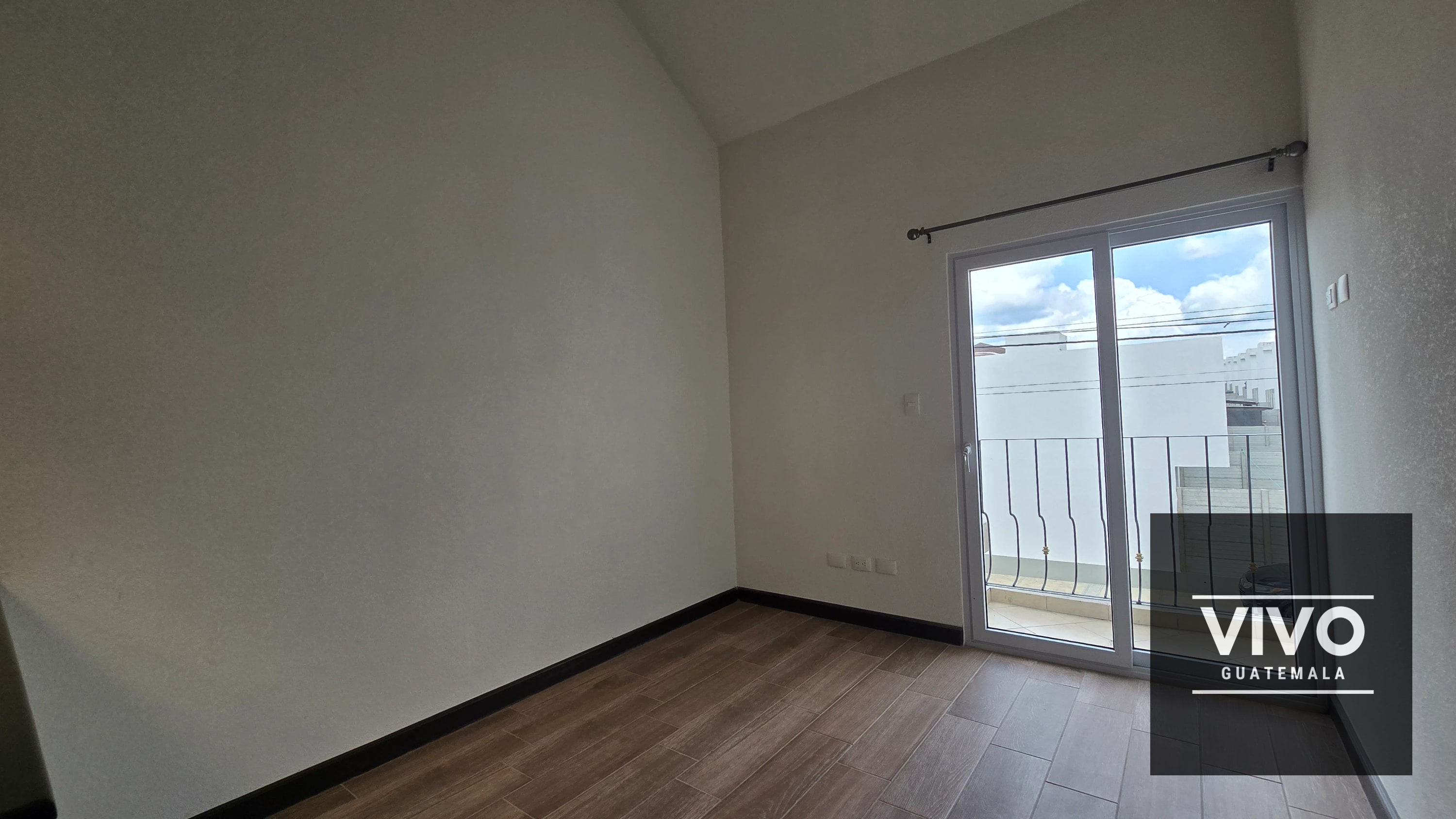 Se renta casa con jardín en Condominio Florenza, San José Pinula — Casa en Alquiler en Condado Florenza, San José Pinula, Guatemala, Ciudad — foto 9 de 12