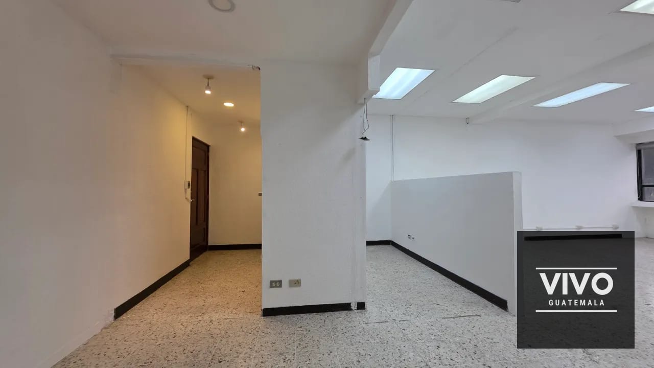 Se renta Oficina en Zona 10 — Edificio Centro Empresarial — Oficina en Alquiler en Centro Empresarial, Zona 10, Guatemala, Ciudad — foto 1 de 6