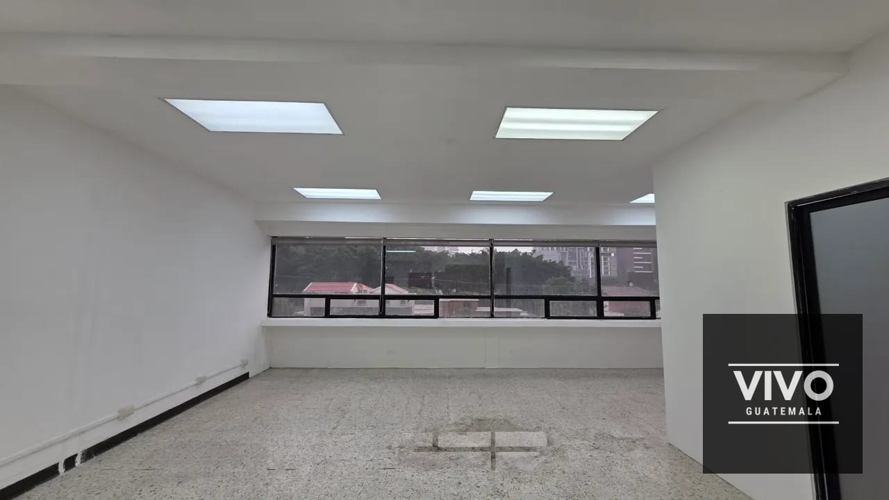 Se renta Oficina en Zona 10 — Edificio Centro Empresarial — Oficina en Alquiler en Centro Empresarial, Zona 10, Guatemala, Ciudad — foto 3 de 6