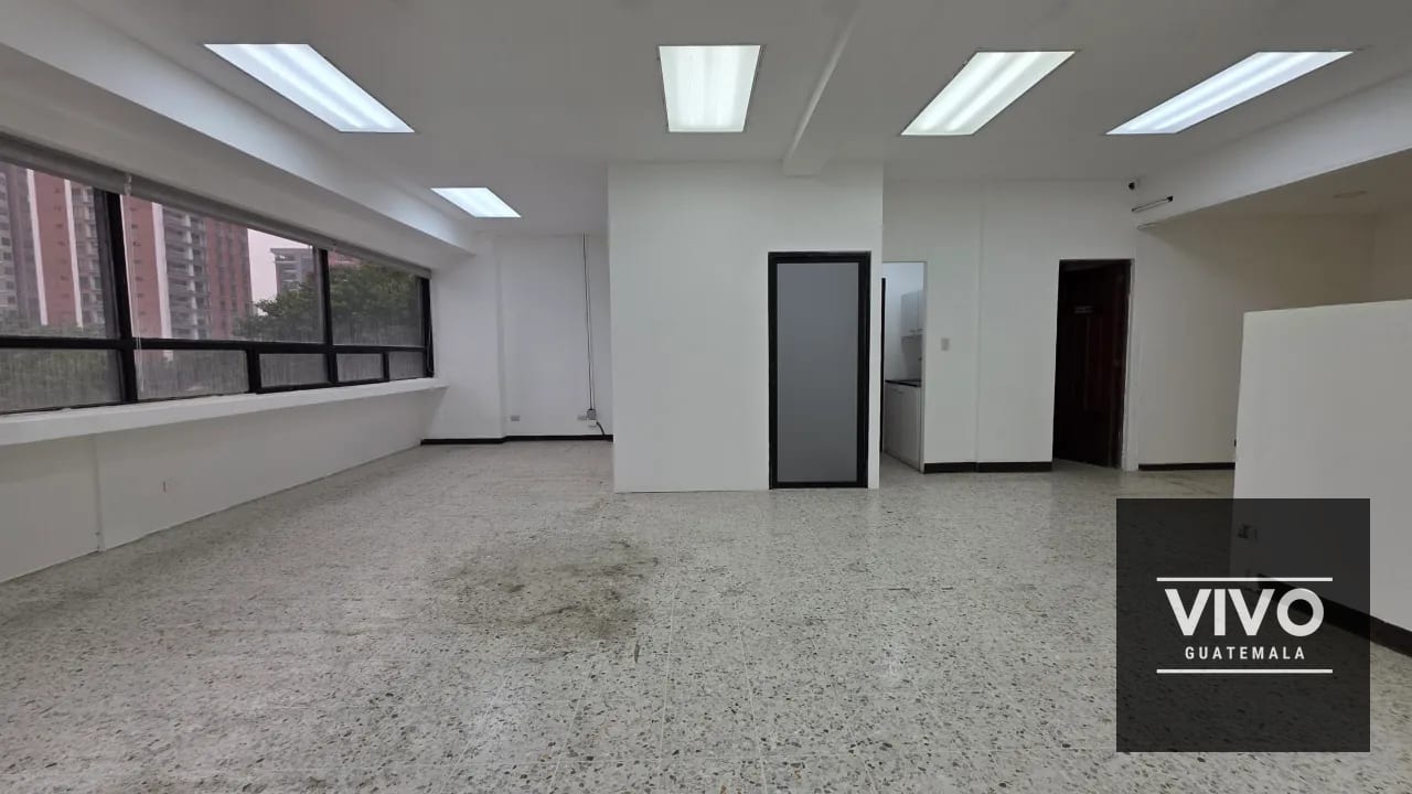 Se renta Oficina en Zona 10 — Edificio Centro Empresarial — Oficina en Alquiler en Centro Empresarial, Zona 10, Guatemala, Ciudad — foto 4 de 6