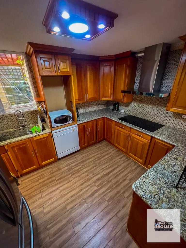 Casa en Venta en Villas del Pinar, Zona 8 de Mixco — Casa en Venta en Zona 8 Mixco, Guatemala, Ciudad — foto 11 de 17