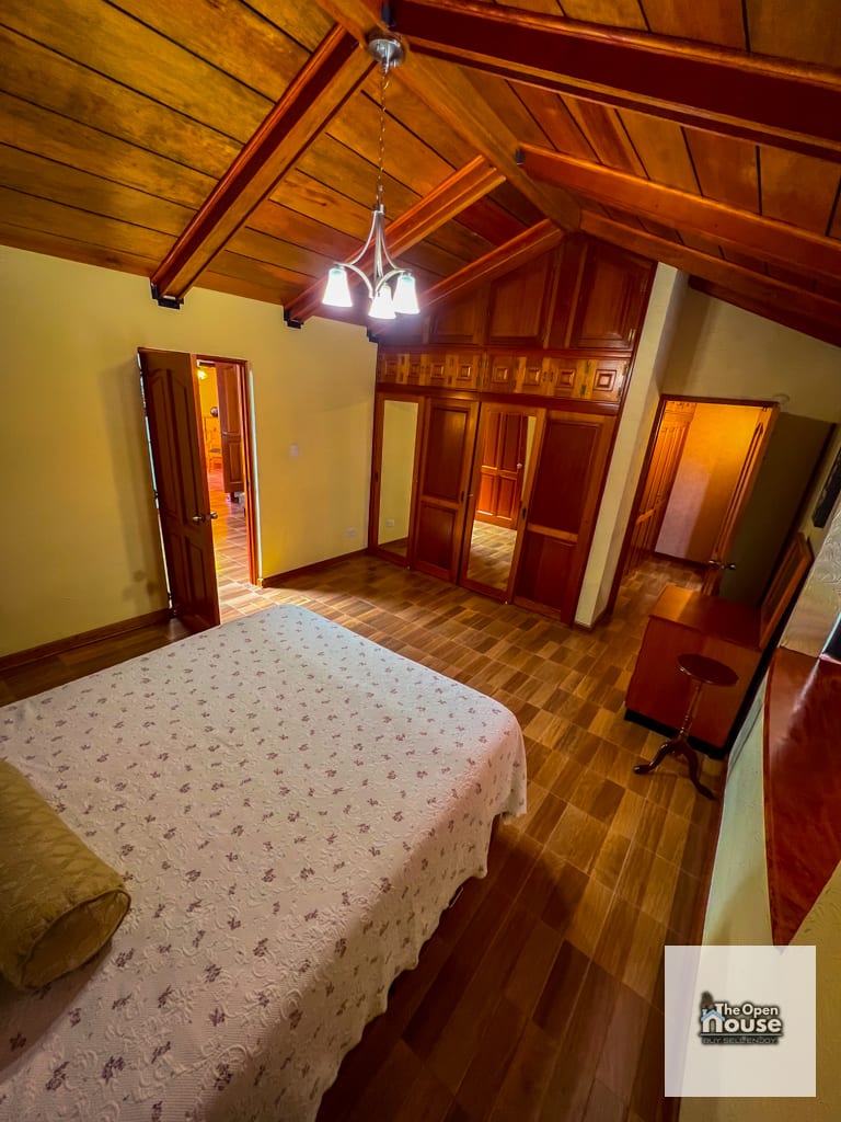 Casa en Venta en Villas del Pinar, Zona 8 de Mixco — Casa en Venta en Zona 8 Mixco, Guatemala, Ciudad — foto 16 de 17