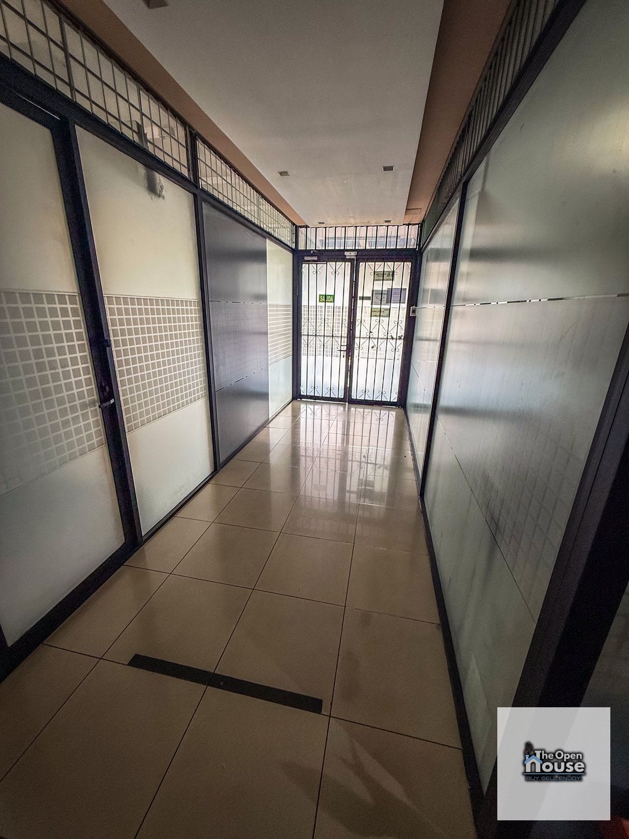 Oficina en Venta – Edificio Galerías Tívoli, Zona 9 — Clínica en Venta en Zona 9, Guatemala, Ciudad — foto 2 de 17