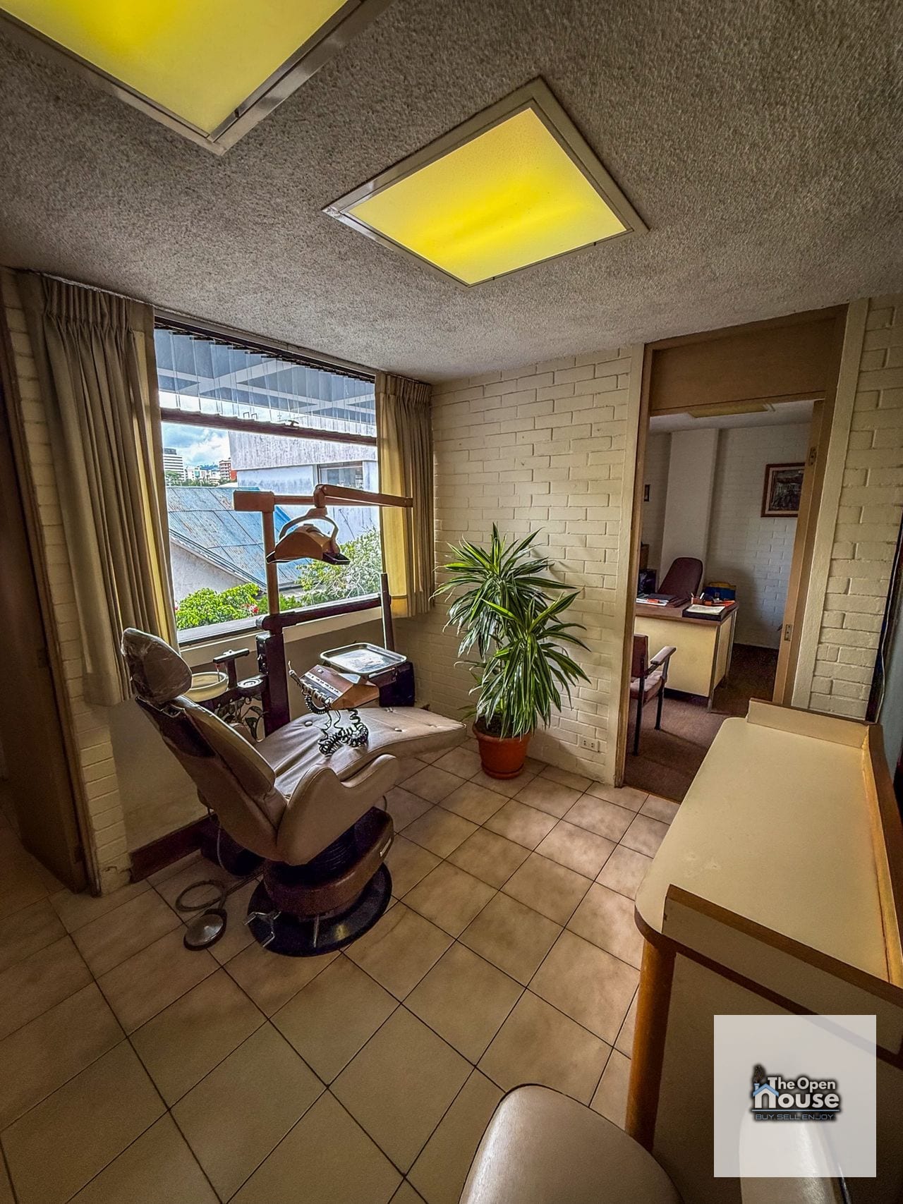 Oficina en Venta – Edificio Galerías Tívoli, Zona 9 — Clínica en Venta en Zona 9, Guatemala, Ciudad — foto 1 de 17