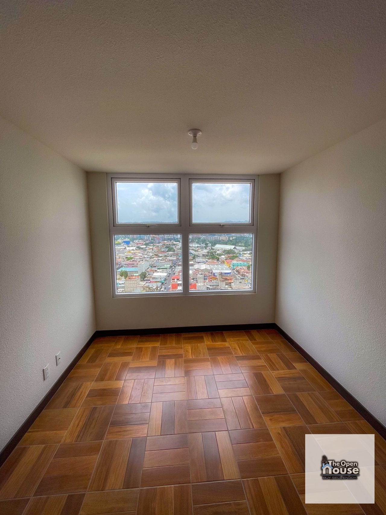 Apartamento en Renta – Torre Norte, Santa Cecilia — Apartamento en Alquiler en Zona 8, Guatemala, Ciudad — foto 1 de 13