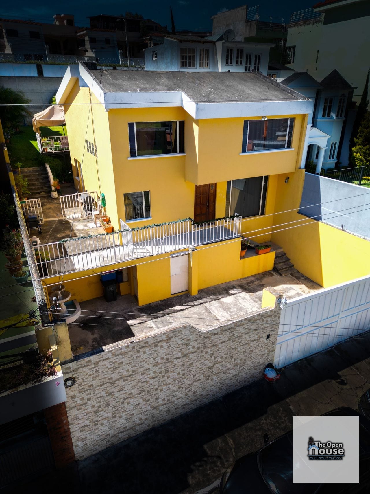 Casa en Venta - Luces de Vista al Valle Ciudad San Cristóbal Mixco — Casa en Venta en Vista al Valle, Zona 8 Mixco, Guatemala, Ciudad — foto 2 de 17