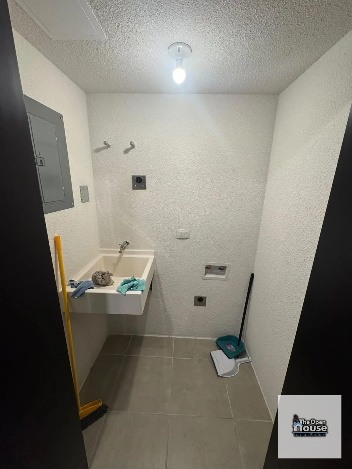 Apartamento Amueblado en Renta – Esenta, Zona 12 — Apartamento en Alquiler en Esenta, Zona 12, Guatemala, Ciudad — foto 2 de 16