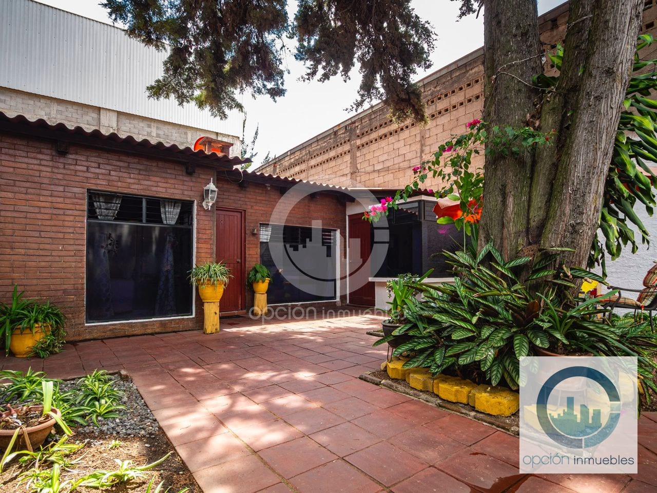 Casa de 4 habitaciones y jardín en colonia Alvarado, zona 2 de Mixco — Casa en Venta en Zona 2 Mixco, Guatemala, Ciudad — foto 1 de 11