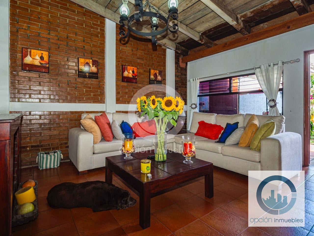 Casa de 4 habitaciones y jardín en colonia Alvarado, zona 2 de Mixco — Casa en Venta en Zona 2 Mixco, Guatemala, Ciudad — foto 2 de 11