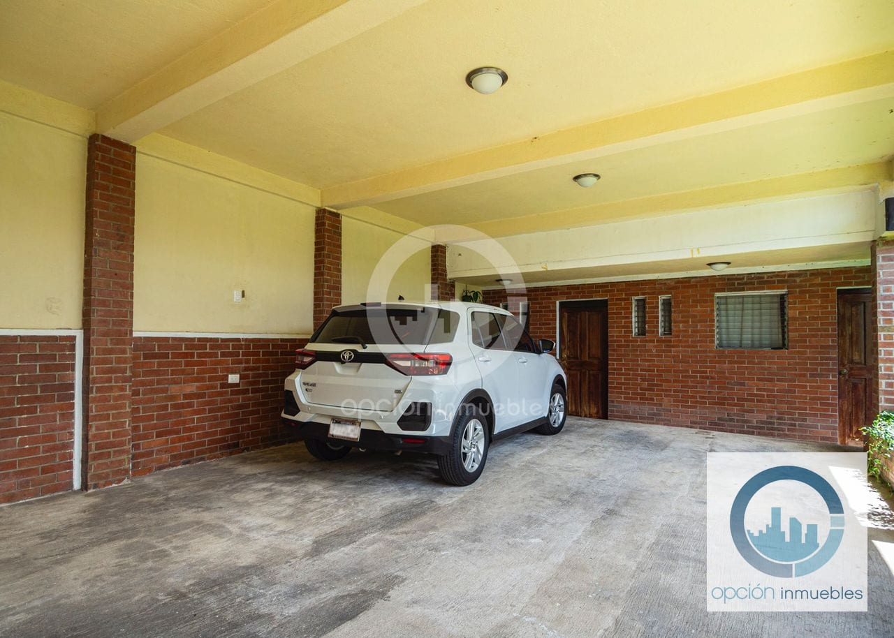 Casa de 5 habitaciones en Pinares de San Cristóbal, Mixco — Casa en Venta en Pinares de San Cristobal, Zona 8 Mixco, Guatemala, Ciudad — foto 3 de 14