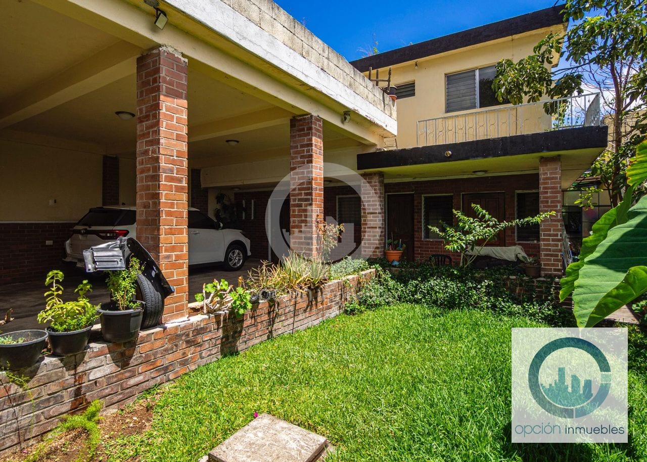 Casa de 5 habitaciones en Pinares de San Cristóbal, Mixco — Casa en Venta en Pinares de San Cristobal, Zona 8 Mixco, Guatemala, Ciudad — foto 1 de 14