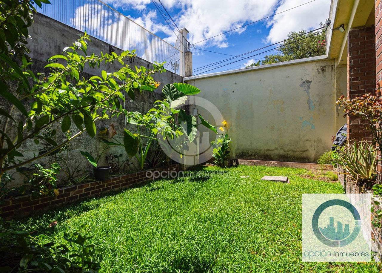 Casa de 5 habitaciones en Pinares de San Cristóbal, Mixco — Casa en Venta en Pinares de San Cristobal, Zona 8 Mixco, Guatemala, Ciudad — foto 2 de 14