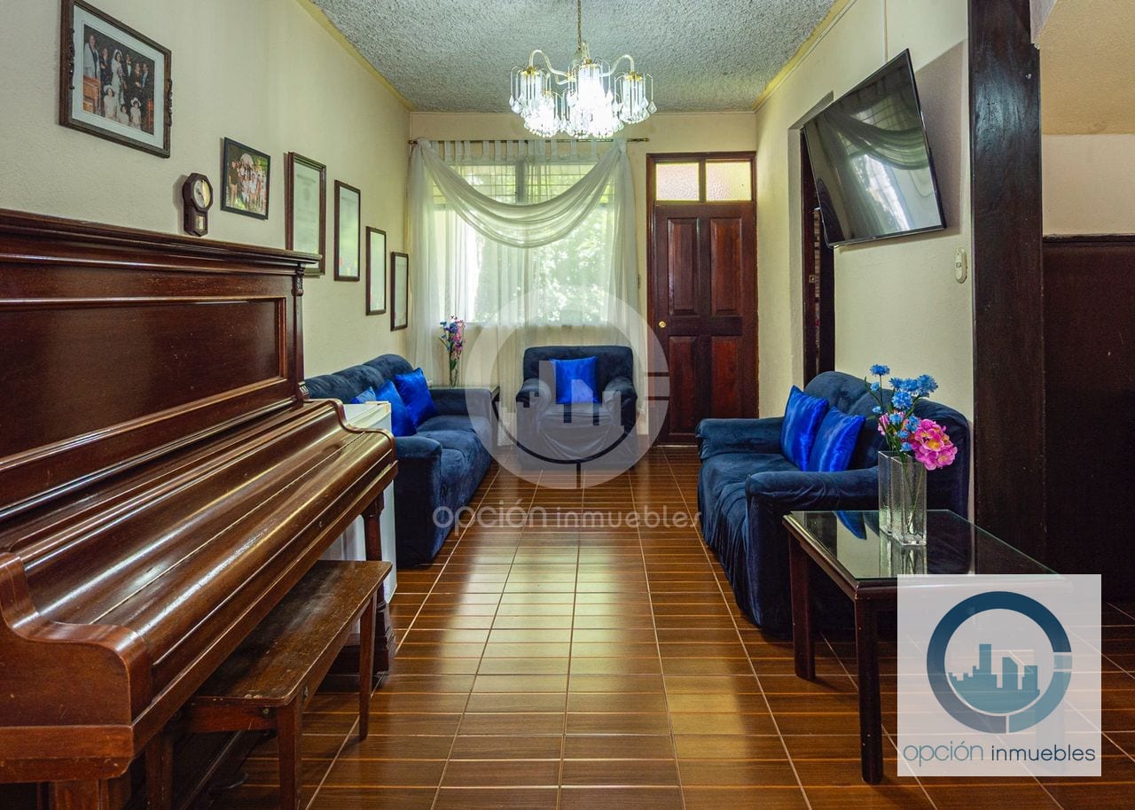 Casa de 5 habitaciones en Pinares de San Cristóbal, Mixco — Casa en Venta en Pinares de San Cristobal, Zona 8 Mixco, Guatemala, Ciudad — foto 4 de 14