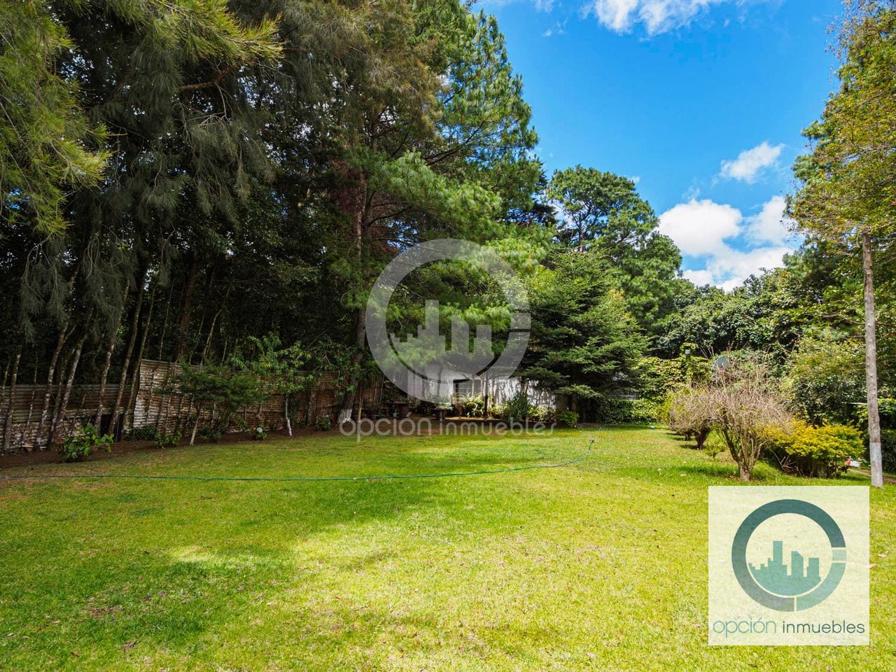 Granja con casa de 4 habitaciones y amplio terreno en San Lucas, Sac. — Casa en Venta en San Lucas Sacatepéquez, Sacatepéquez — foto 2 de 14