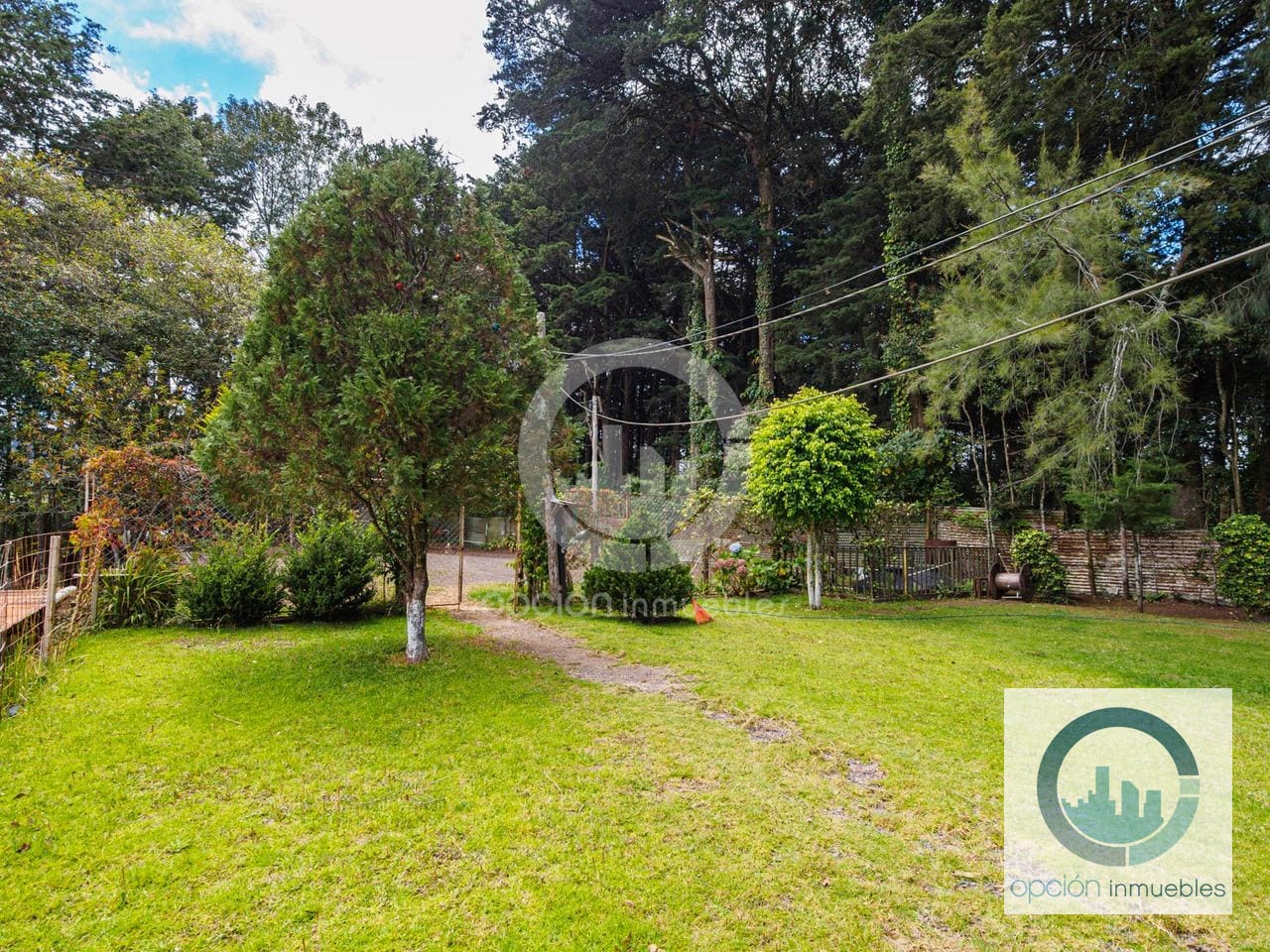 Granja con casa de 4 habitaciones y amplio terreno en San Lucas, Sac. — Casa en Venta en San Lucas Sacatepéquez, Sacatepéquez — foto 3 de 14