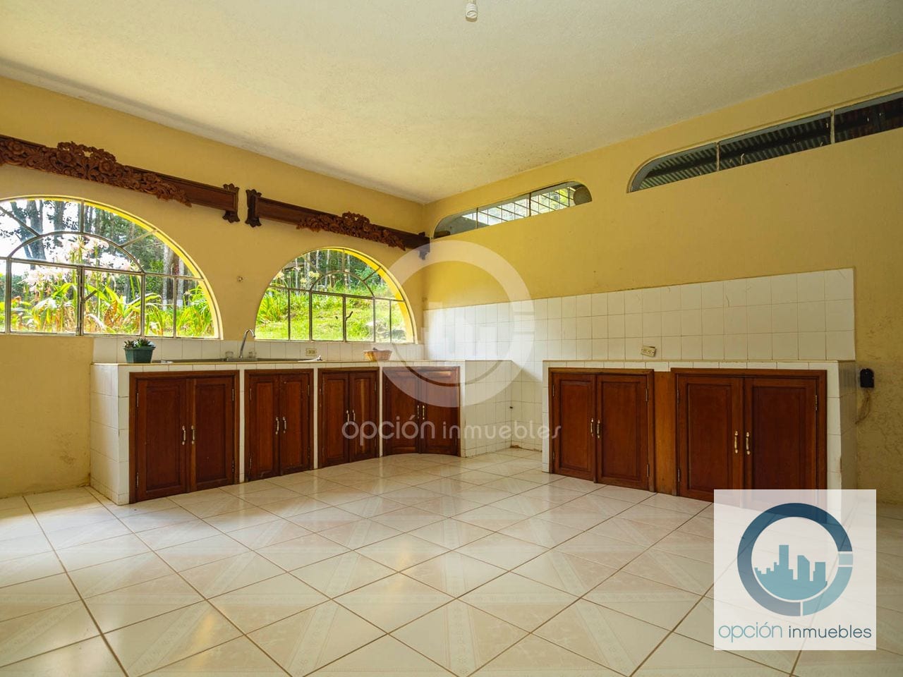 Granja con casa de 4 habitaciones y amplio terreno en San Lucas, Sac. — Casa en Venta en San Lucas Sacatepéquez, Sacatepéquez — foto 6 de 14