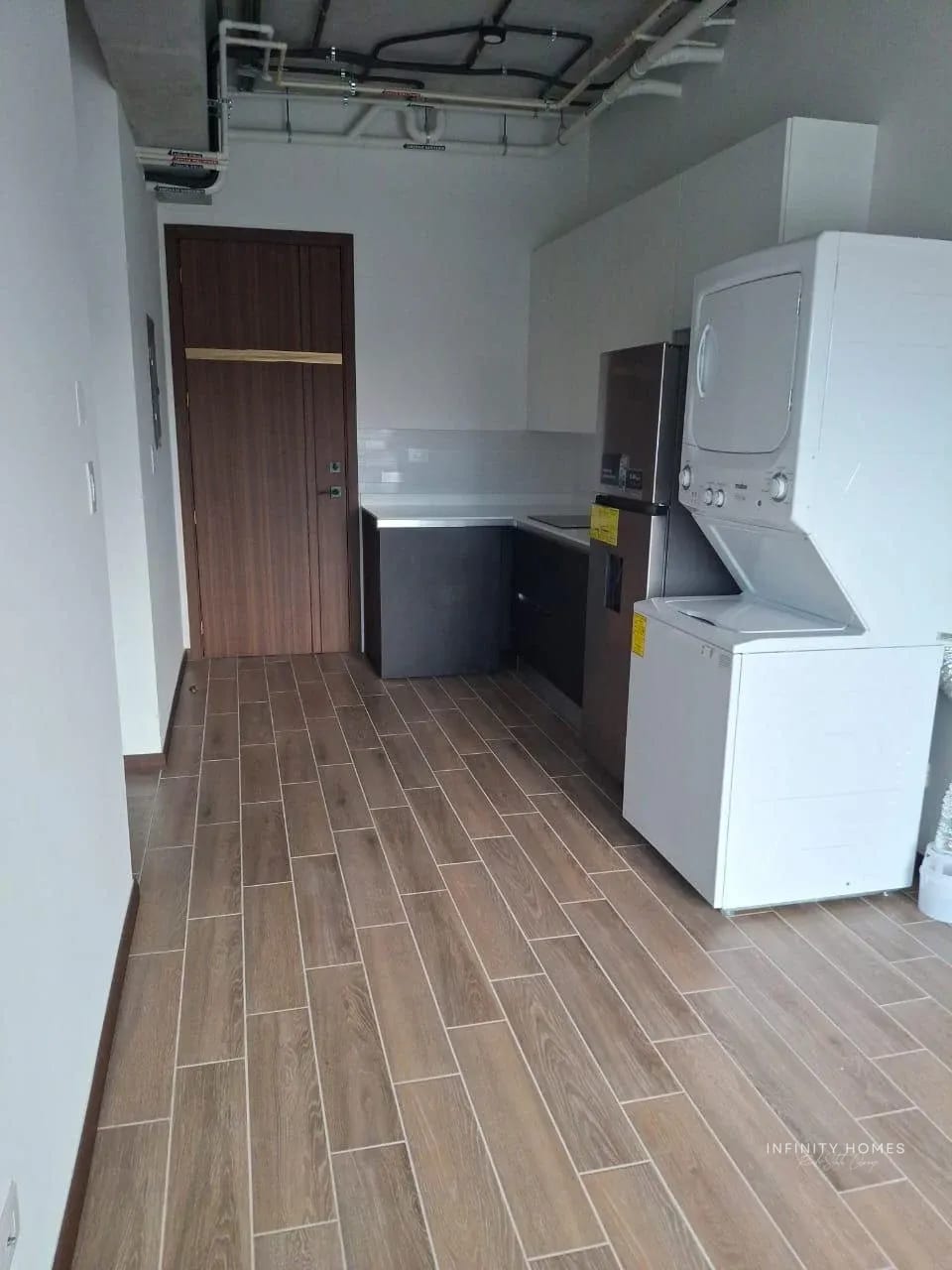 APARTAMENTO EN RENTA Edificio Séptimo — Zona 4 — Apartamento en Alquiler en Séptimo, Zona 4, Guatemala, Ciudad — foto 3 de 9