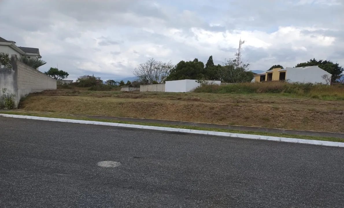 VENDO HERMOSO LOTE EN CONDOMINIO MONTECRISTO SAN JOSE PINULA FRENTE AL CENTRO COMERCIAL EL ENCUENTRO — Terreno en Venta en San José Pinula, Guatemala, Ciudad — foto 1 de 11