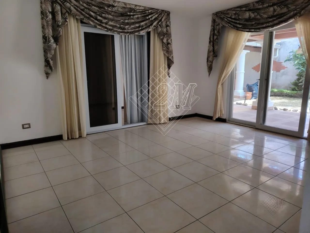 CAES KM 19.4, Villas el Pinar, Atrás de Starbucks, Fraijanes, Casa en Venta — Casa en Venta en Villas del Pinar, Carretera a El Salvador, Guatemala, Ciudad — foto 3 de 14