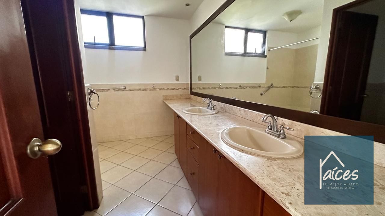 Apartamento en renta BELLAGIO Zona 14 (D) — Apartamento en Alquiler en Bellagio, Zona 14, Guatemala, Ciudad — foto 12 de 17