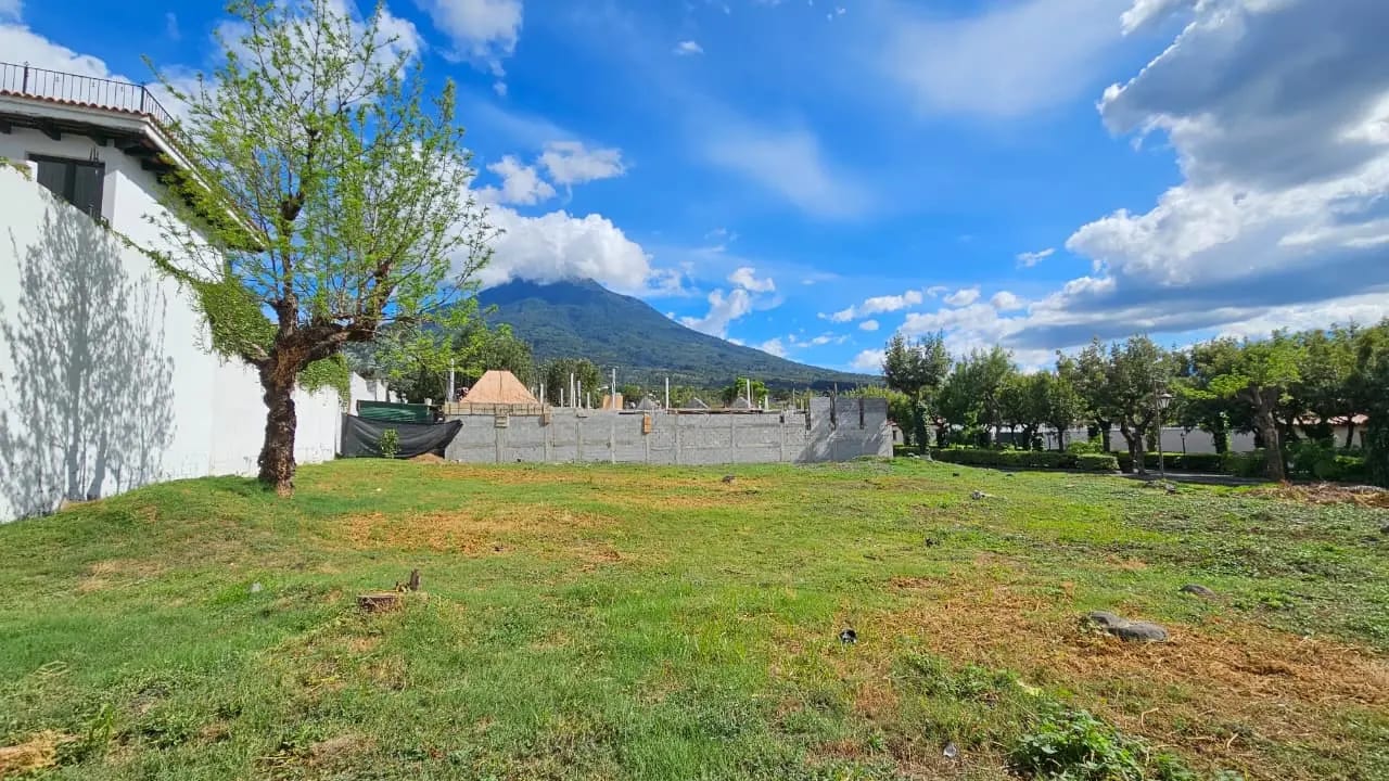 TERRENO CON EXCELENTE UBICACION CONDADO DEL OBISPO — Terreno en Venta en Antigua, Sacatepéquez — foto 1 de 4
