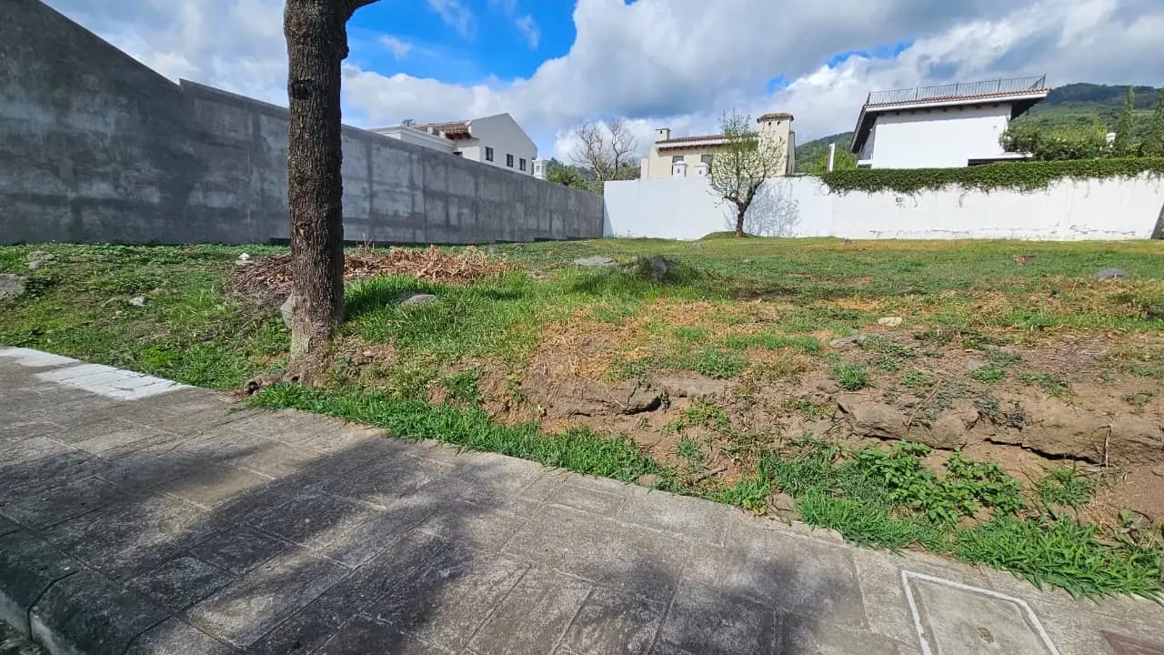 TERRENO CON EXCELENTE UBICACION CONDADO DEL OBISPO — Terreno en Venta en Antigua, Sacatepéquez — foto 3 de 4