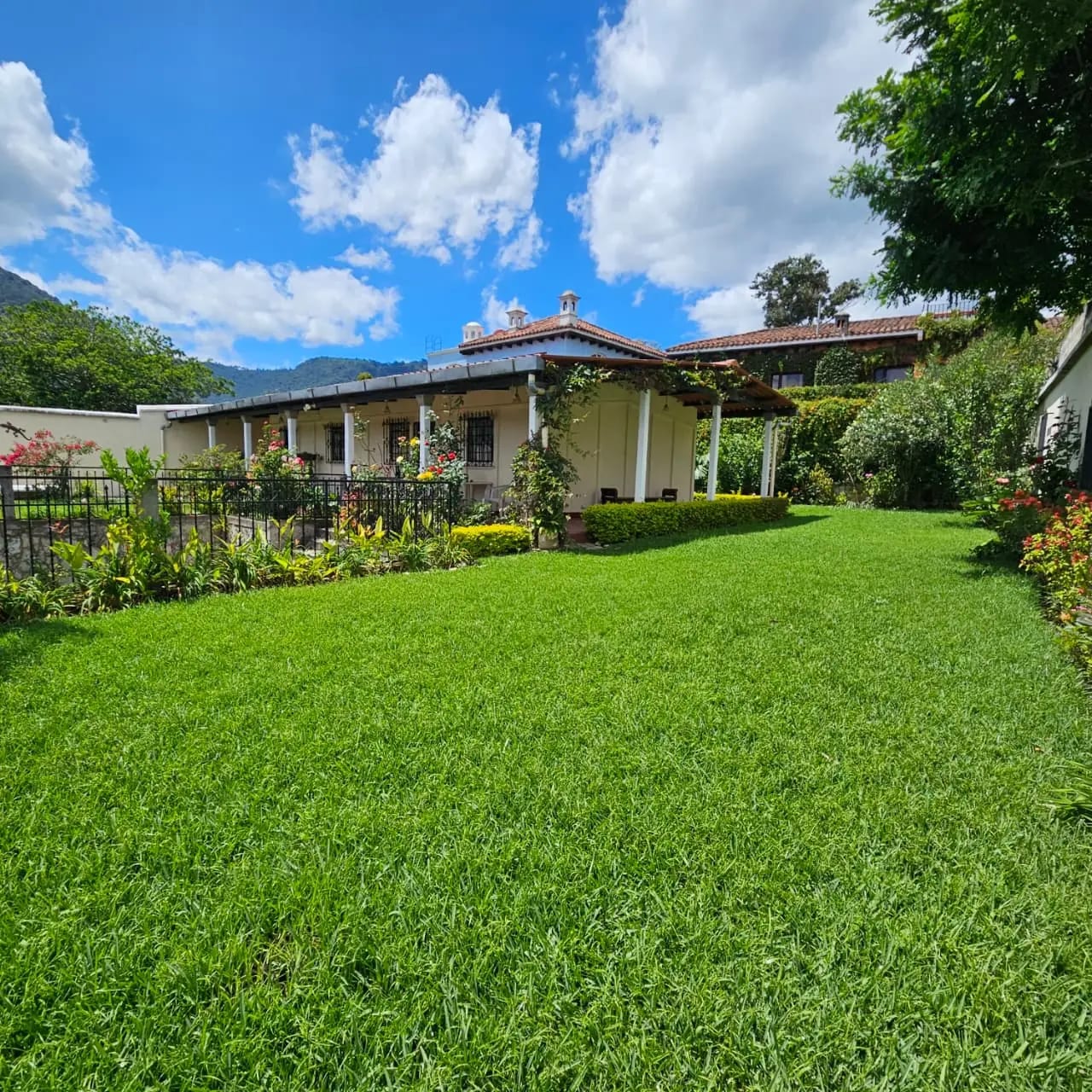 Hermosa Propiedad Amueblada en San Juan del Obispo — Casa en Alquiler en Antigua, Sacatepéquez — foto 2 de 5