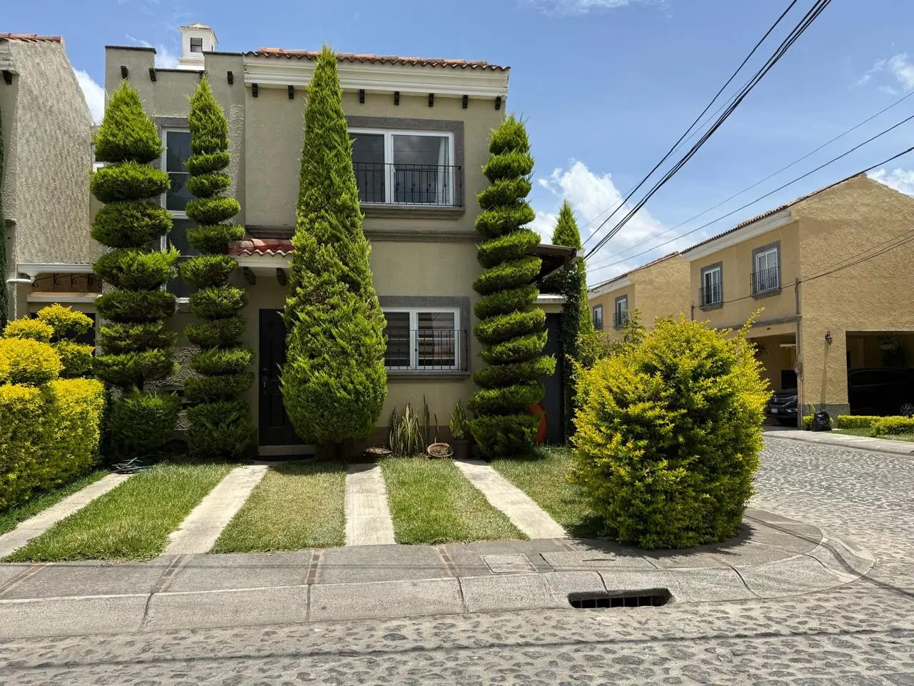 Casa de Esquina en Venta / Residenciales Santana Gardens, Chimaltenang — Casa en Venta en Chimaltenango, Chimaltenango — foto 2 de 5