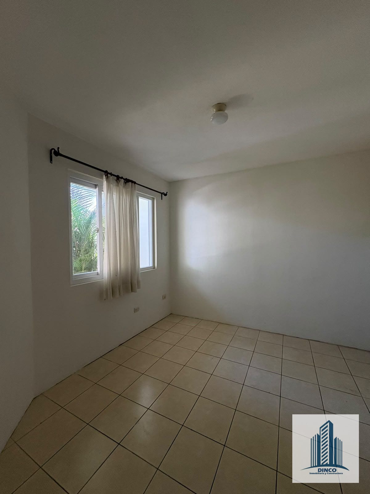 Alquilo Casa en Jardines de San Isidro Z.16 — Casa en Alquiler en Zona 16, Guatemala, Ciudad — foto 4 de 9
