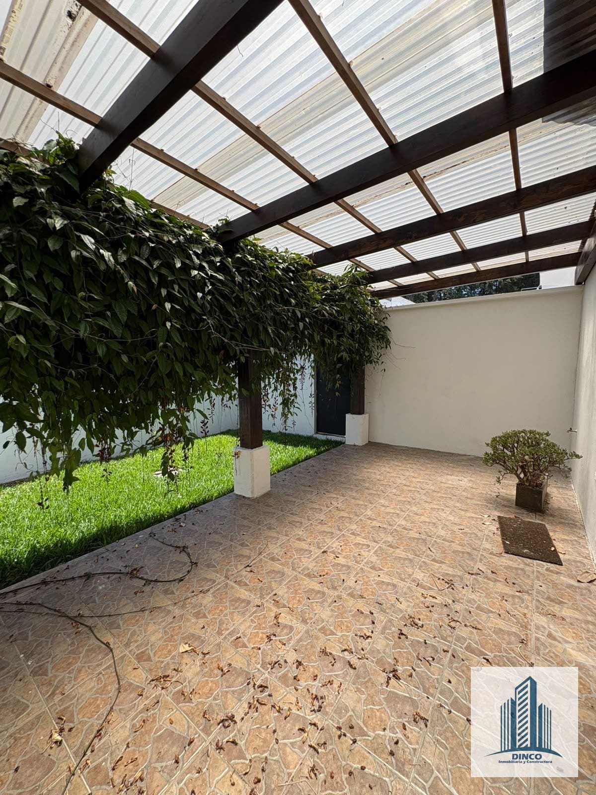 Alquilo Casa en Jardines de San Isidro Z.16 — Casa en Alquiler en Zona 16, Guatemala, Ciudad — foto 6 de 9